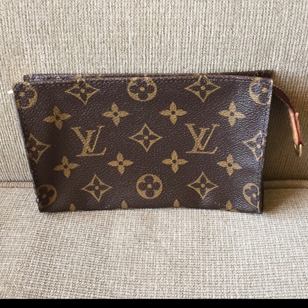Louis Vuitton - pouchette❤